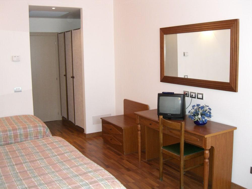 Hotel Golden Римини Екстериор снимка