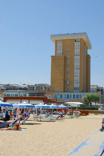 Hotel Golden Римини Екстериор снимка