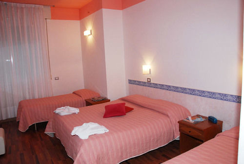Hotel Golden Римини Екстериор снимка