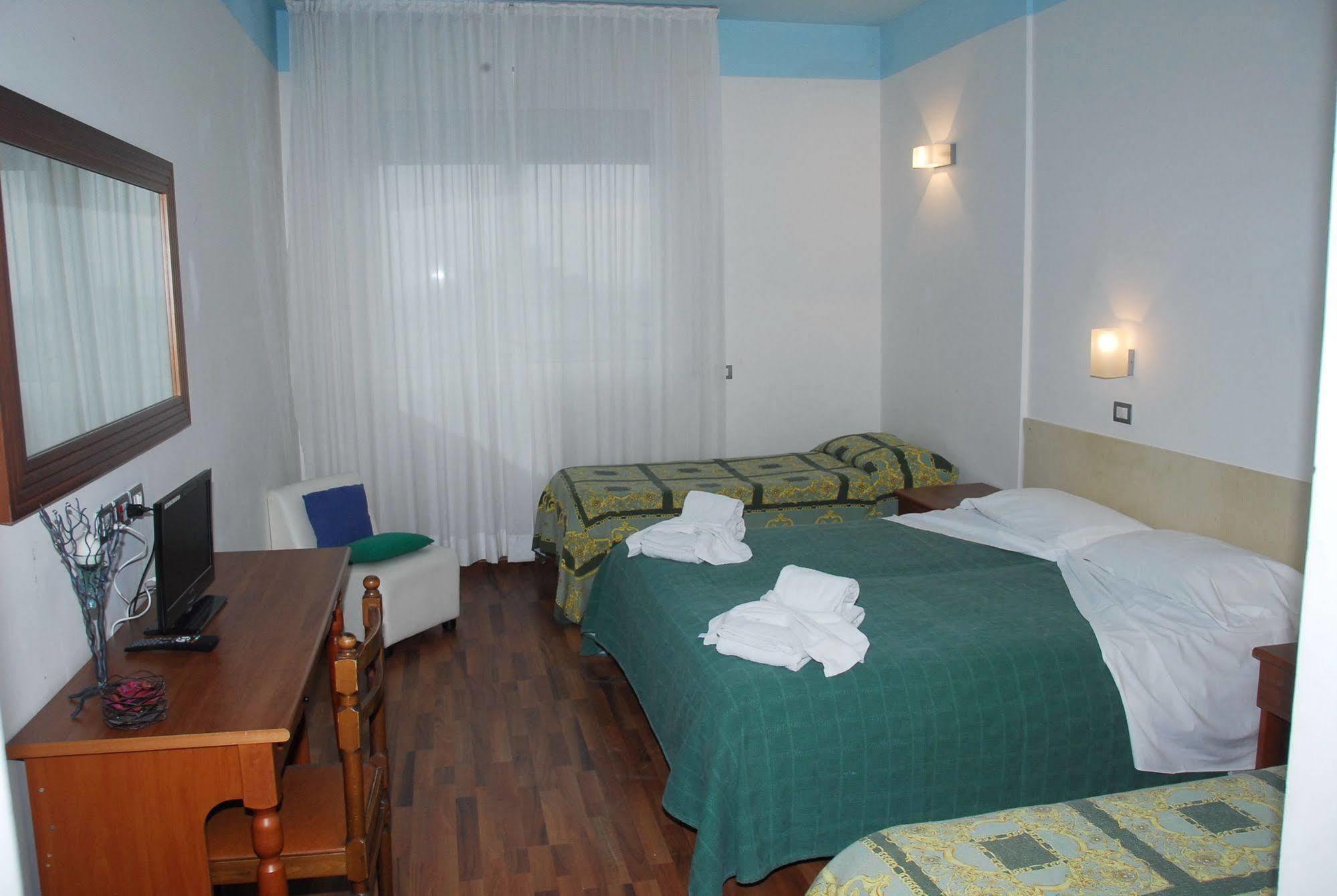 Hotel Golden Римини Екстериор снимка