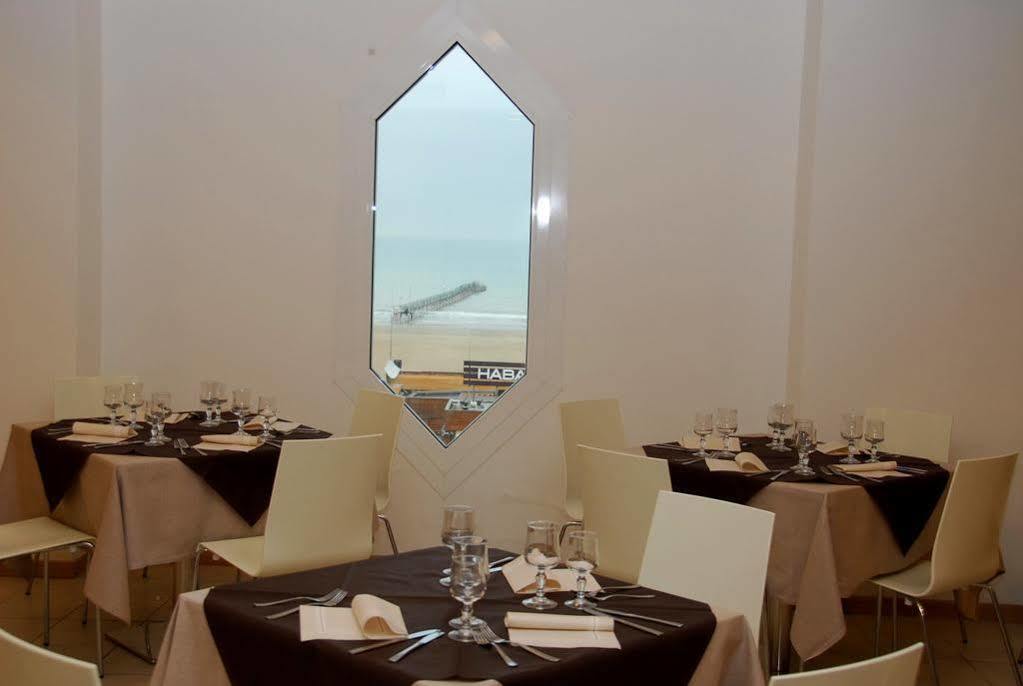 Hotel Golden Римини Екстериор снимка